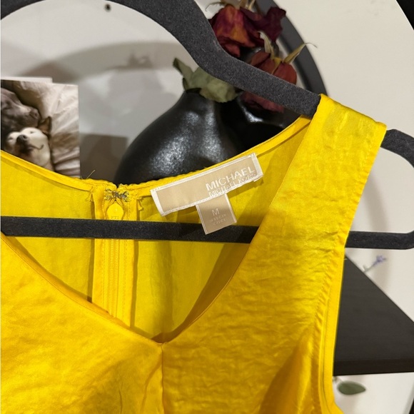 Michael Kors Yellow Ruffled Sleeveless Blouse size medium - Picture 2 of 6